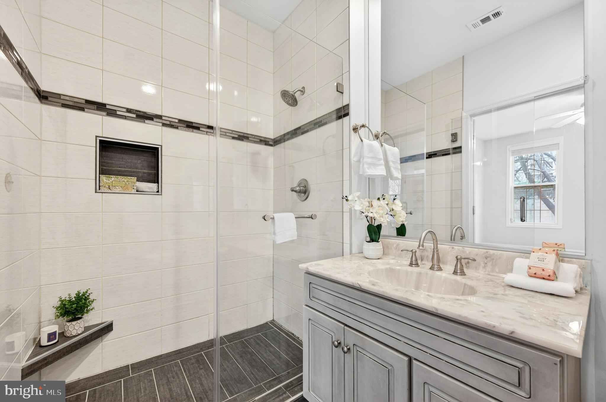 Arlington, Virginia, 22201, United States, 2 Bedrooms Bedrooms, ,2 BathroomsBathrooms,Residential,For Sale,2008587