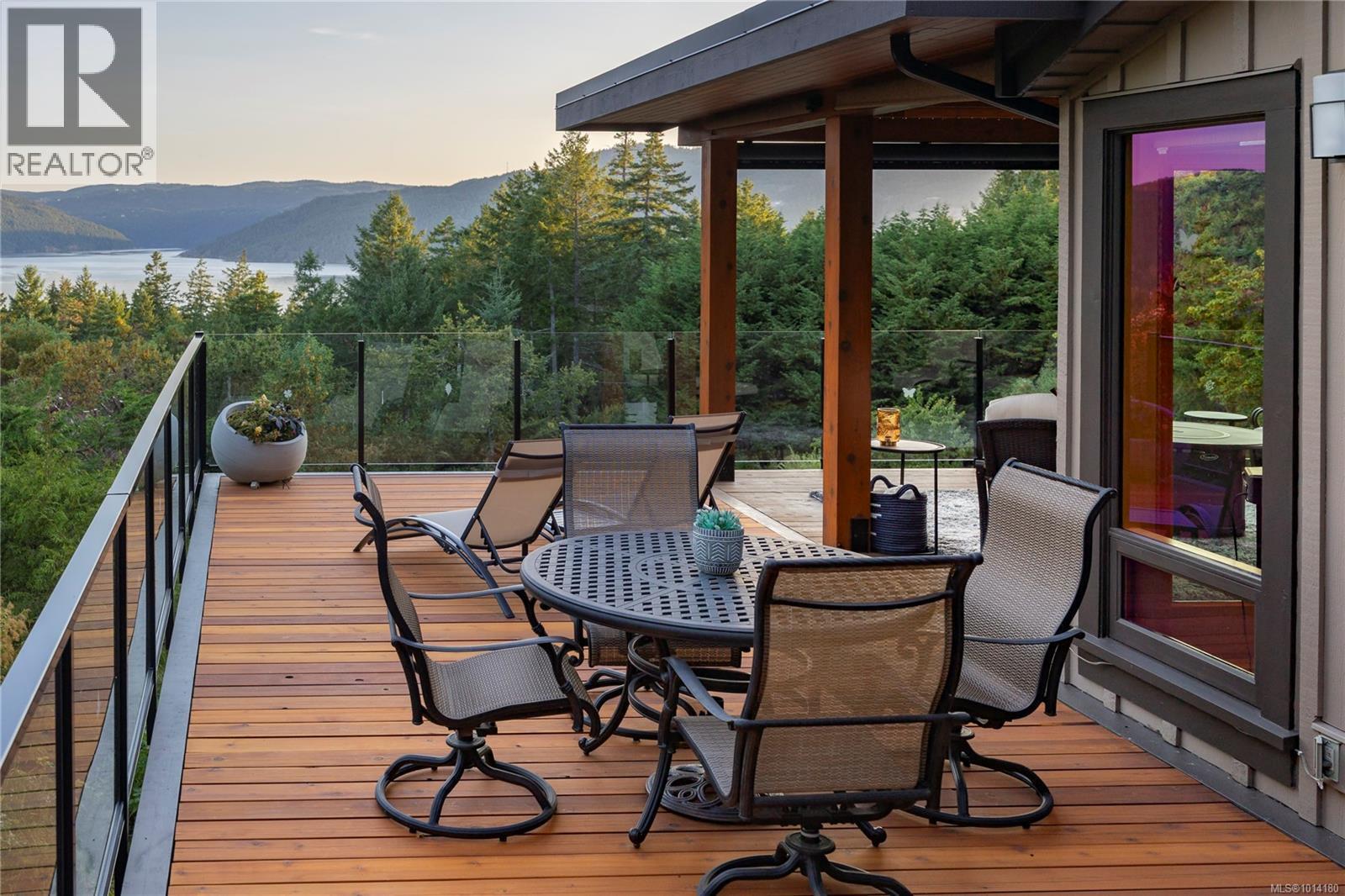 CENTRAL SAANICH, British Columbia, V8M 1S2, CA, 3 Bedrooms Bedrooms, ,4 BathroomsBathrooms,Residential,For Sale,1947352