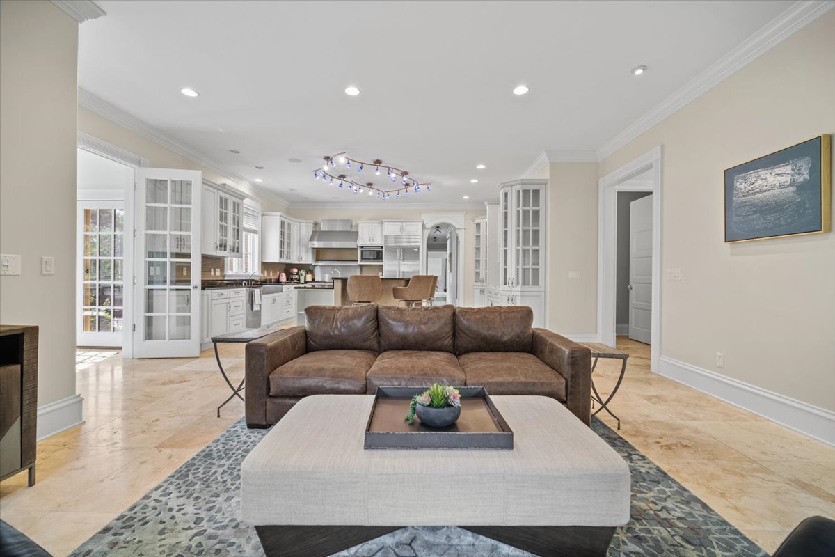 Bloomington, Illinois, 61704, United States, 4 Bedrooms Bedrooms, ,7 BathroomsBathrooms,Residential,For Sale,1941288