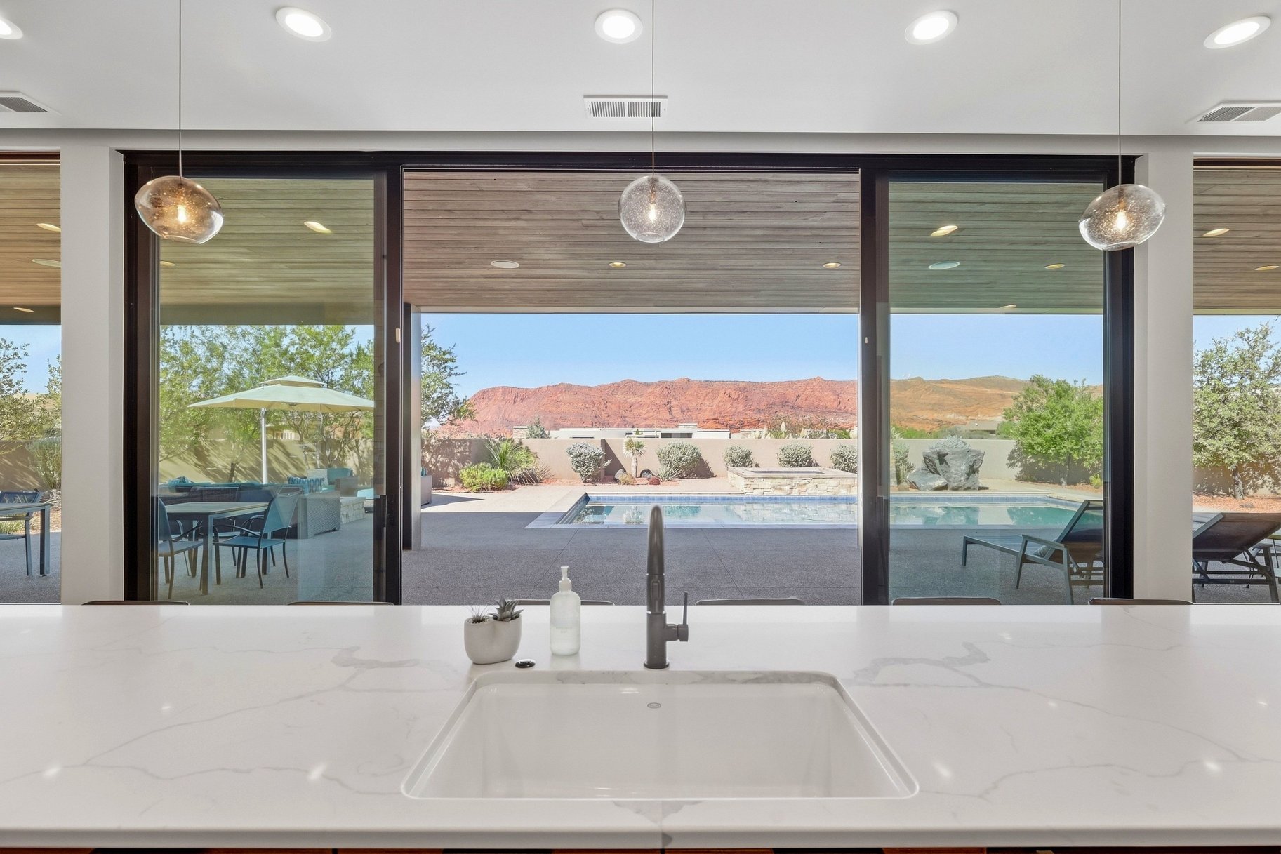  Warm Desert Modern Single Level Living in the Gated side of the Ledges Course - 物件實景