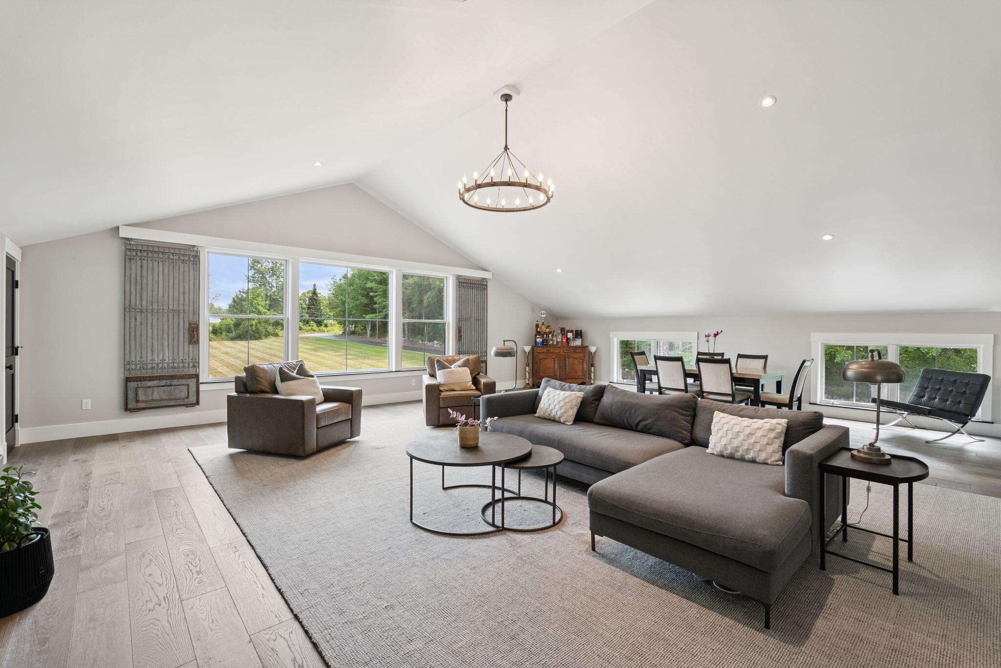 Falmouth, Maine, 04105, United States, 3 Bedrooms Bedrooms, ,4 BathroomsBathrooms,Residential,For Sale,1975511