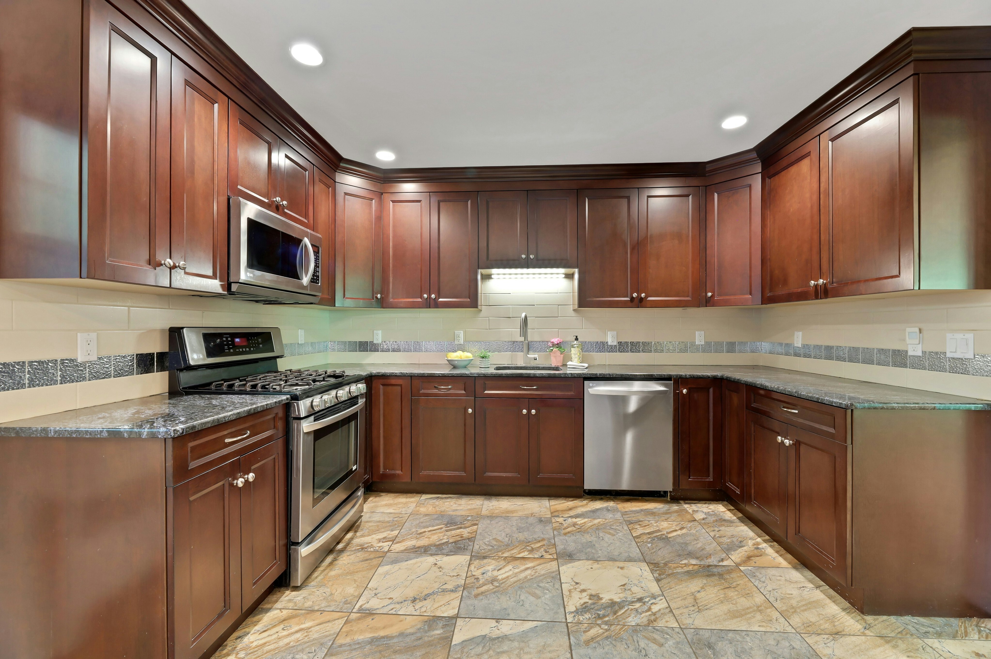  297 Pines Lake Drive East, Wayne, NJ 07470 - 物件實景
