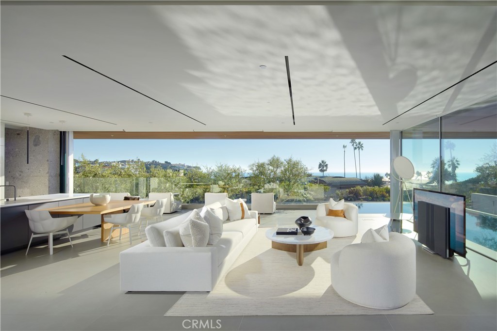 Laguna Beach, California, 92651, United States, 4 Bedrooms Bedrooms, ,6 BathroomsBathrooms,Residential,For Sale,1988252