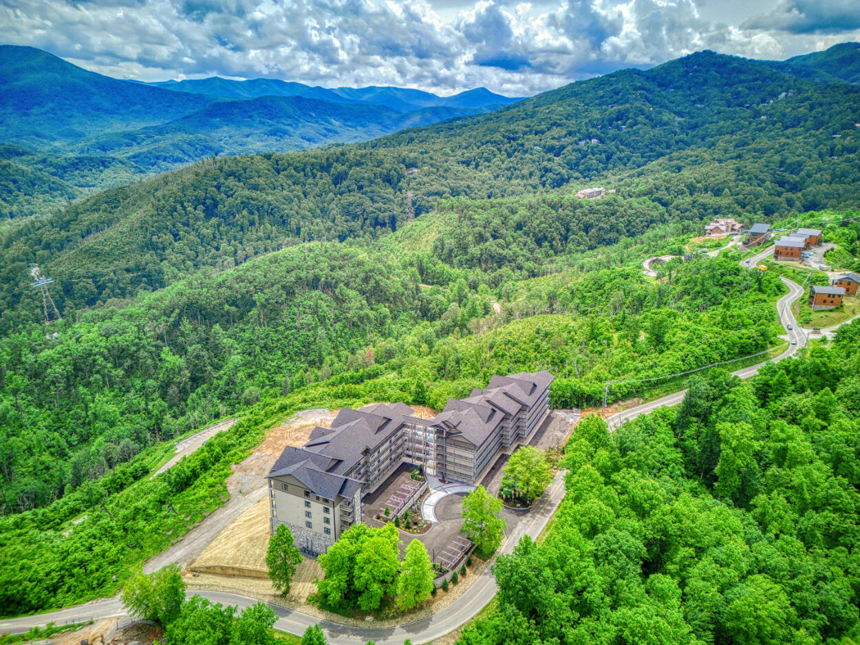 Gatlinburg, Tennessee, 37738, United States, 3 Bedrooms Bedrooms, ,4 BathroomsBathrooms,Residential,For Sale,2027383