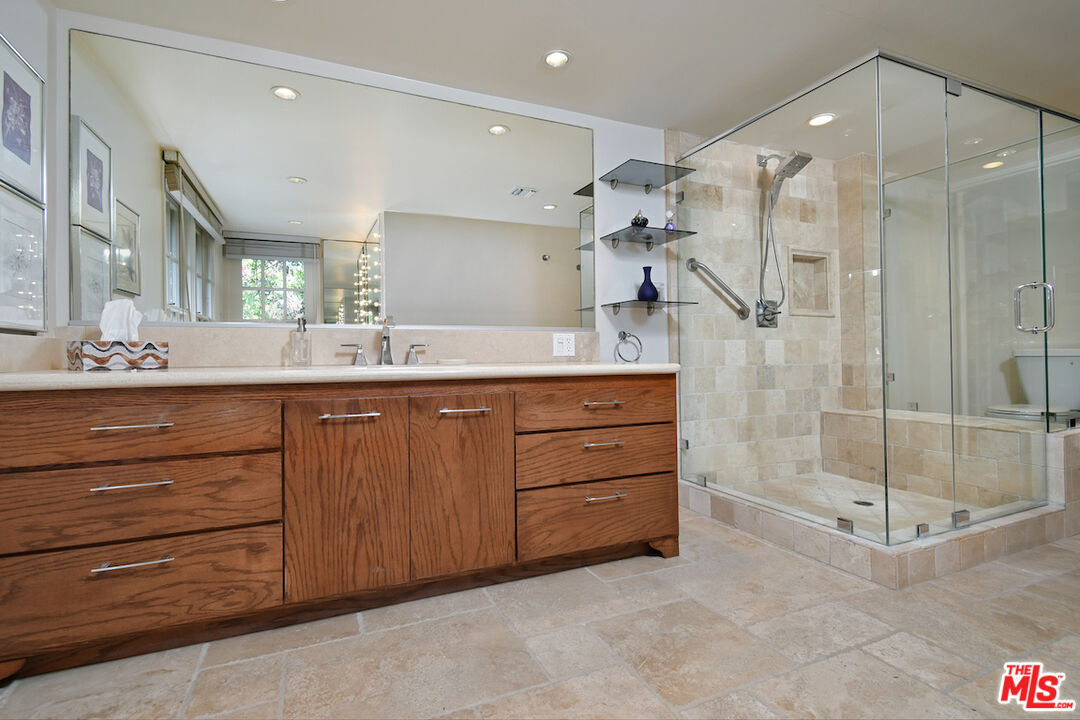 Sherman Oaks, California, 91403, United States, 3 Bedrooms Bedrooms, ,3 BathroomsBathrooms,Residential,For Sale,1989375