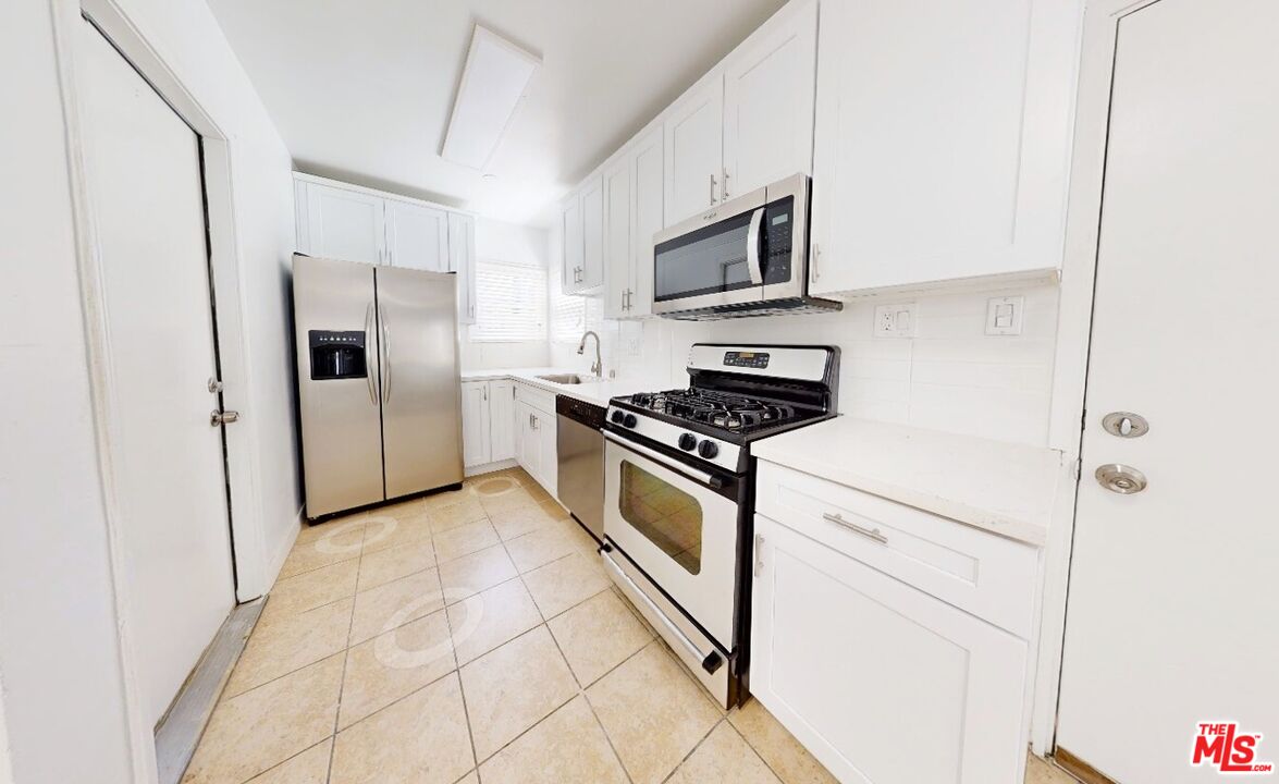 Los Angeles, California, 90066, United States, 4 Bedrooms Bedrooms, ,Residential,For Sale,1705092