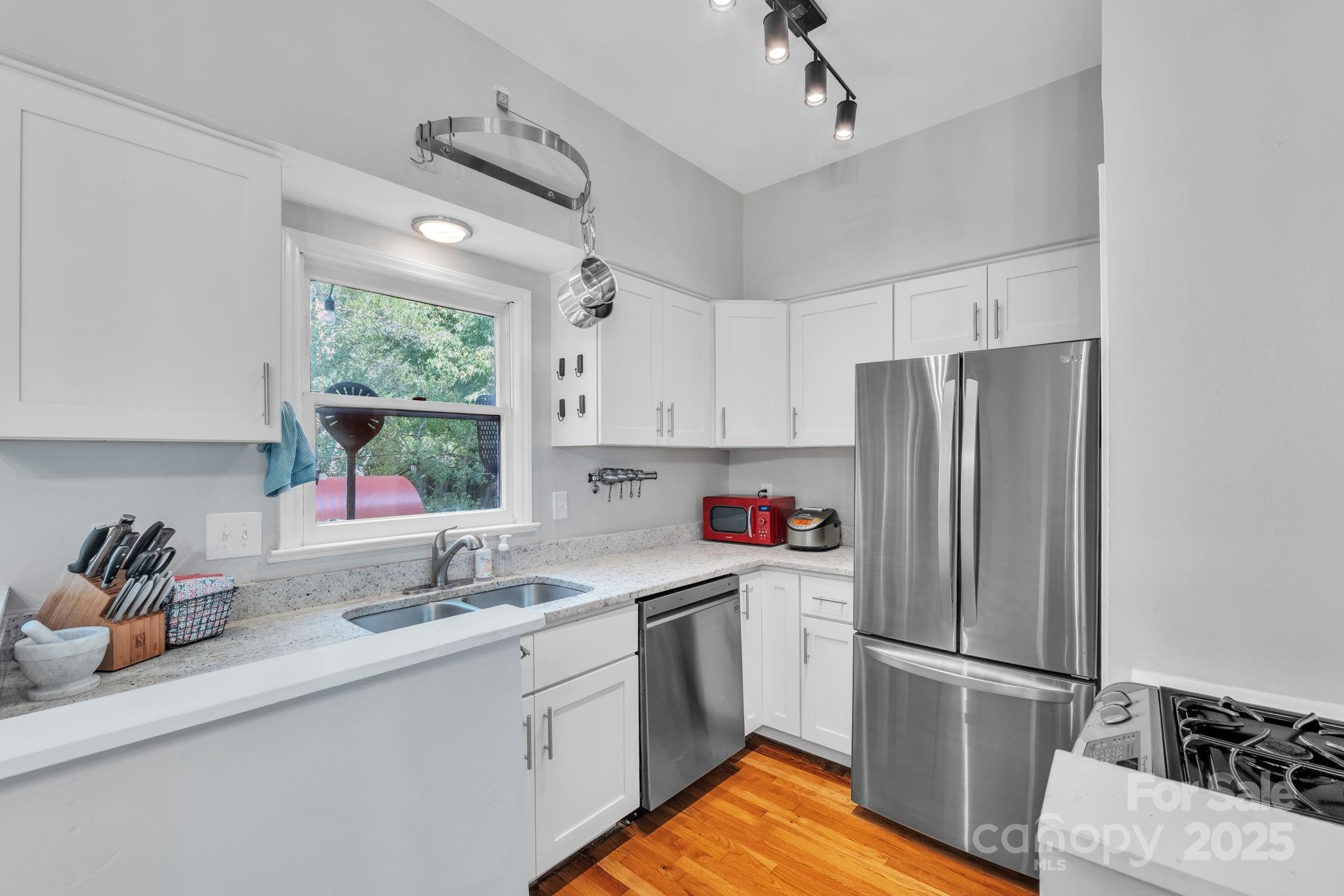 Charlotte, North Carolina, 28202, United States, 3 Bedrooms Bedrooms, ,3 BathroomsBathrooms,Residential,For Sale,1939897