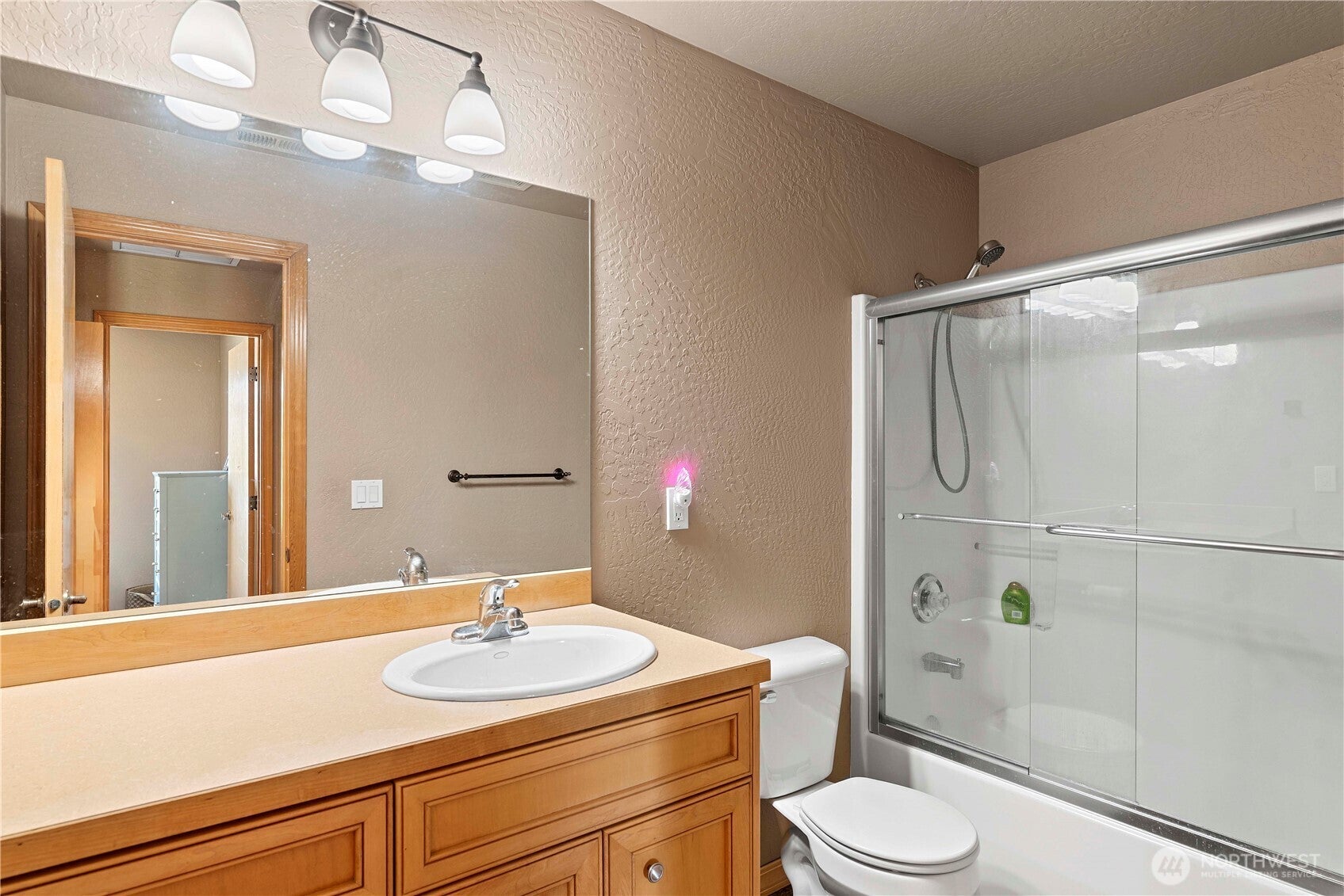 East Wenatchee, Washington, 98802, United States, 3 Bedrooms Bedrooms, ,3 BathroomsBathrooms,Residential,For Sale,1805668