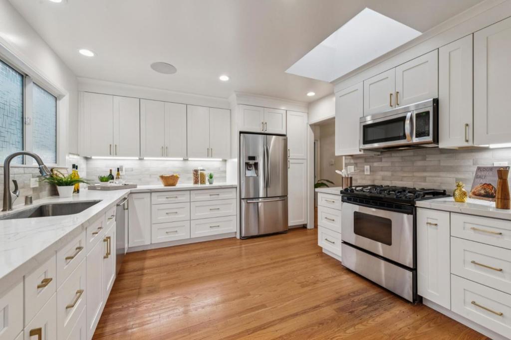 San Francisco, California, 94132, United States, 4 Bedrooms Bedrooms, ,3 BathroomsBathrooms,Residential,For Sale,2005595