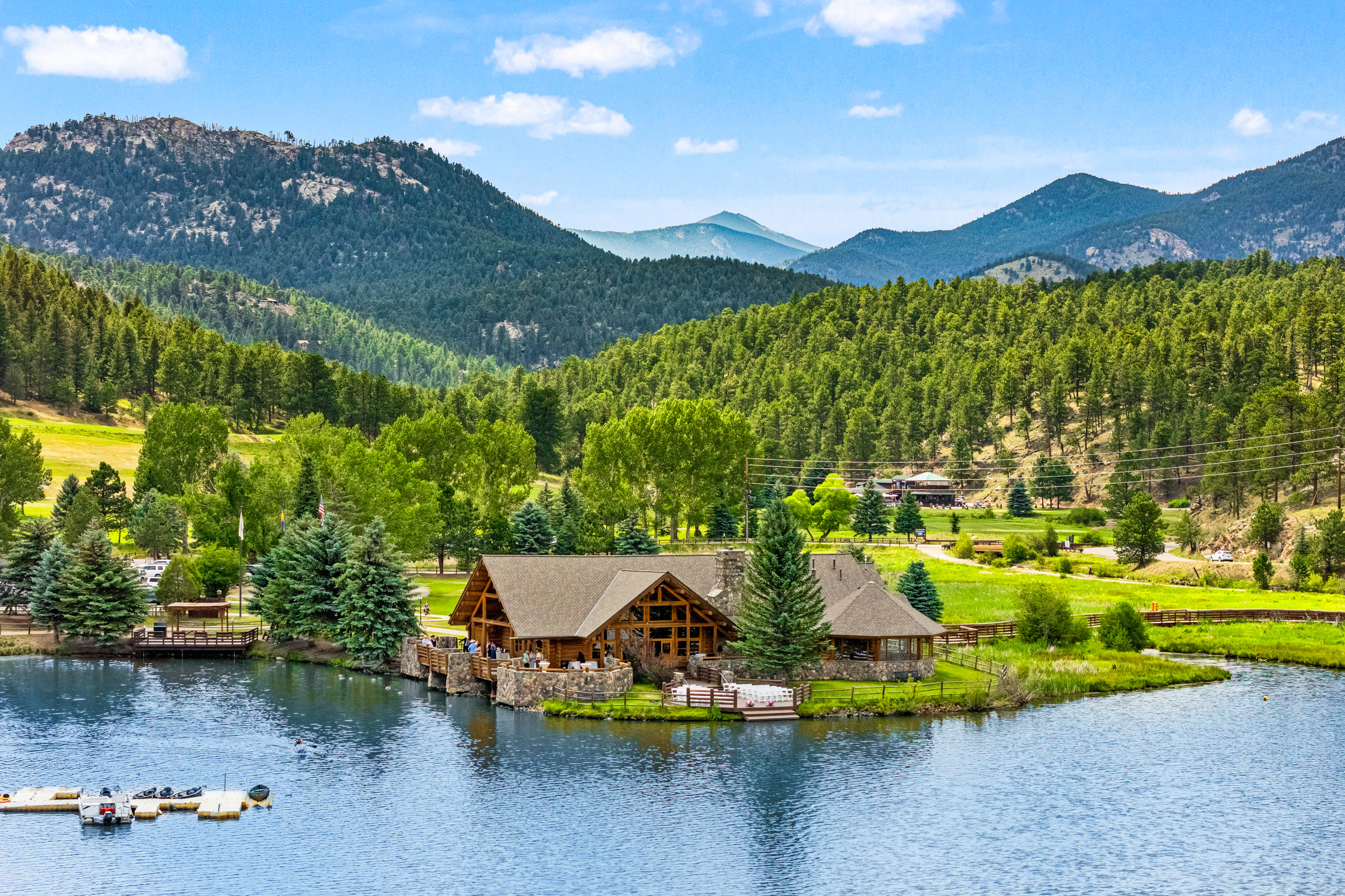  Rare Opportunity to Own 2 Homes Just Steps Away from Coveted Evergreen Lake - 物件實景