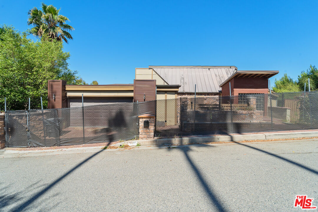 Los Angeles, California, 90049, United States, 4 Bedrooms Bedrooms, ,4 BathroomsBathrooms,Residential,For Sale,2002260