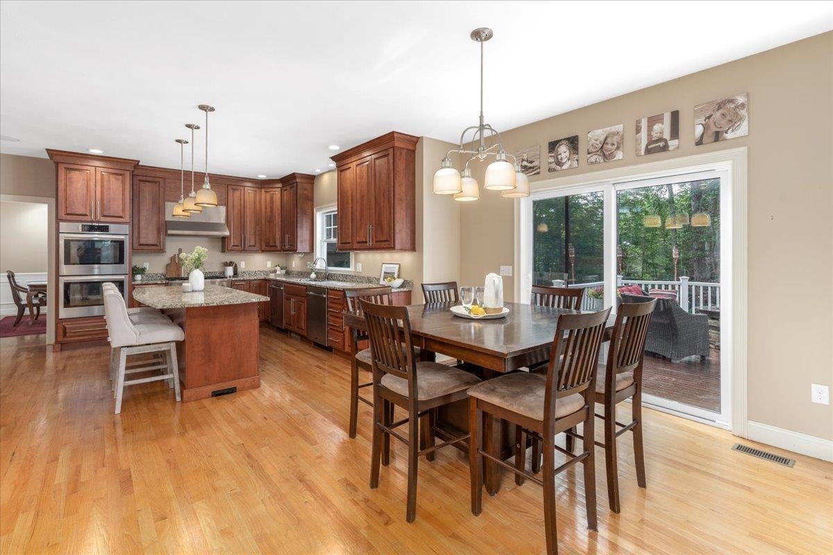 Bedford, New Hampshire, 03110, United States, 4 Bedrooms Bedrooms, ,5 BathroomsBathrooms,Residential,For Sale,1865787
