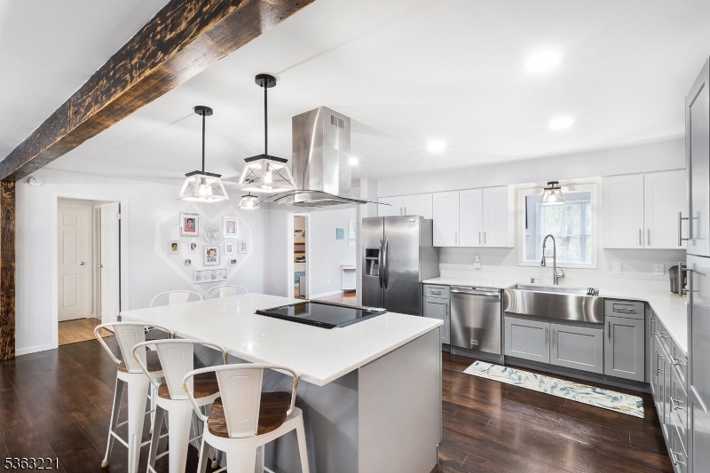 Hampton Twp., New Jersey, 07860, United States, 5 Bedrooms Bedrooms, ,3 BathroomsBathrooms,Residential,For Sale,1847031