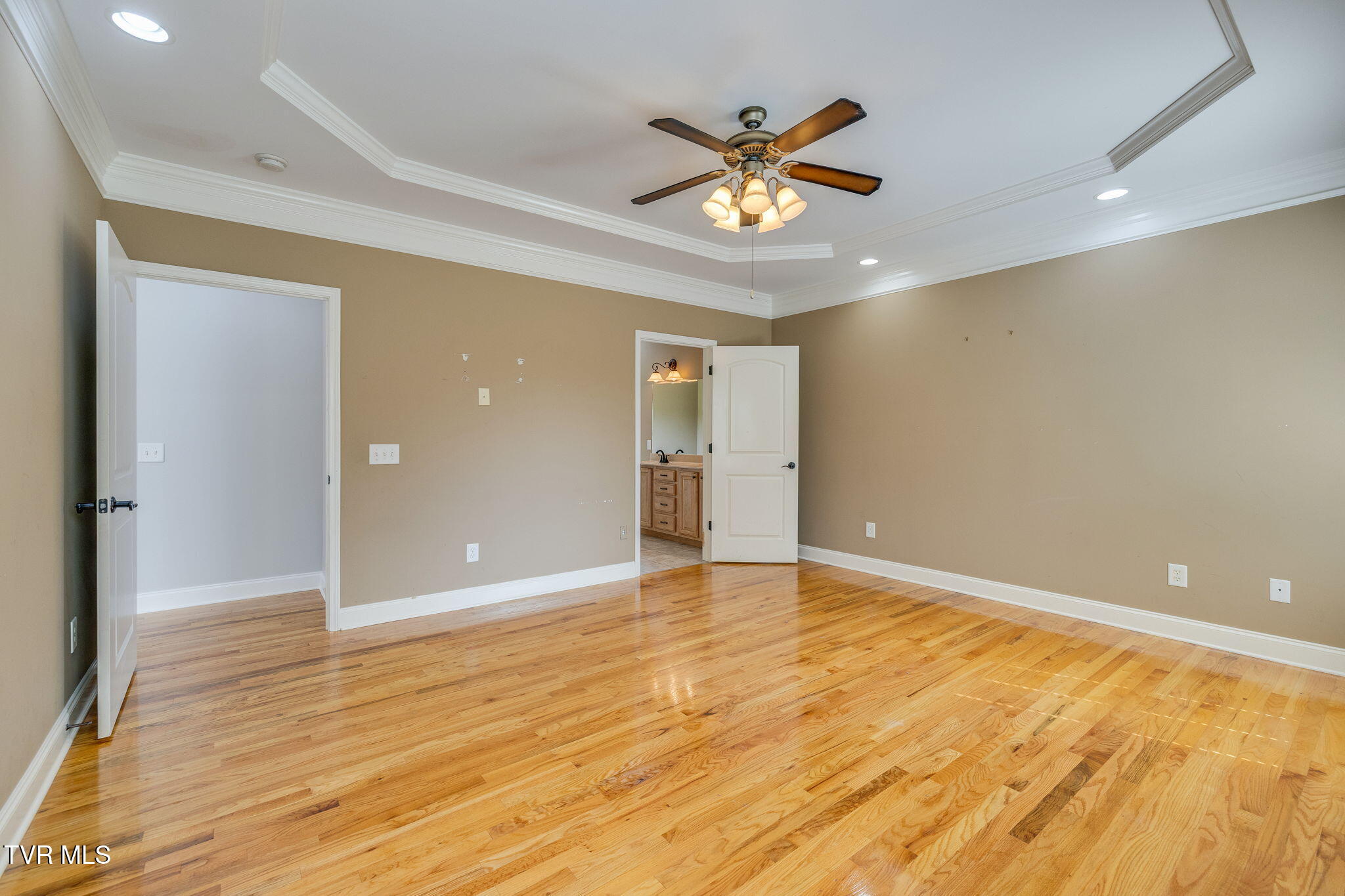 Kingsport, Tennessee, 37660, United States, 3 Bedrooms Bedrooms, ,4 BathroomsBathrooms,Residential,For Sale,1984458