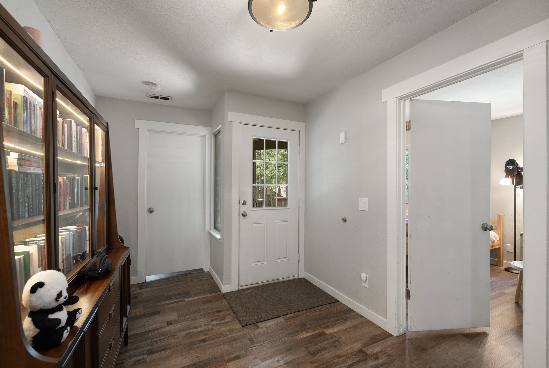  Expansive Nevada-Side Tahoe Retreat in Coveted Lake Village Setting - 物件實景