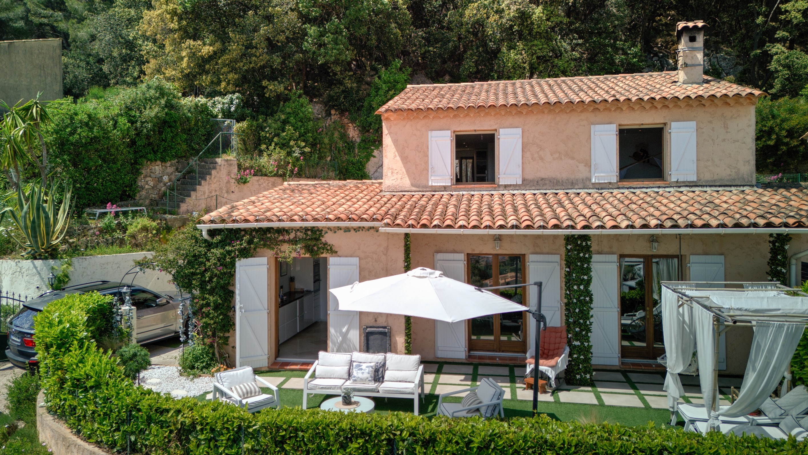  Renovated sea view villa for sale in Les Fumades, Vallauris, private gated esta… - 物件實景