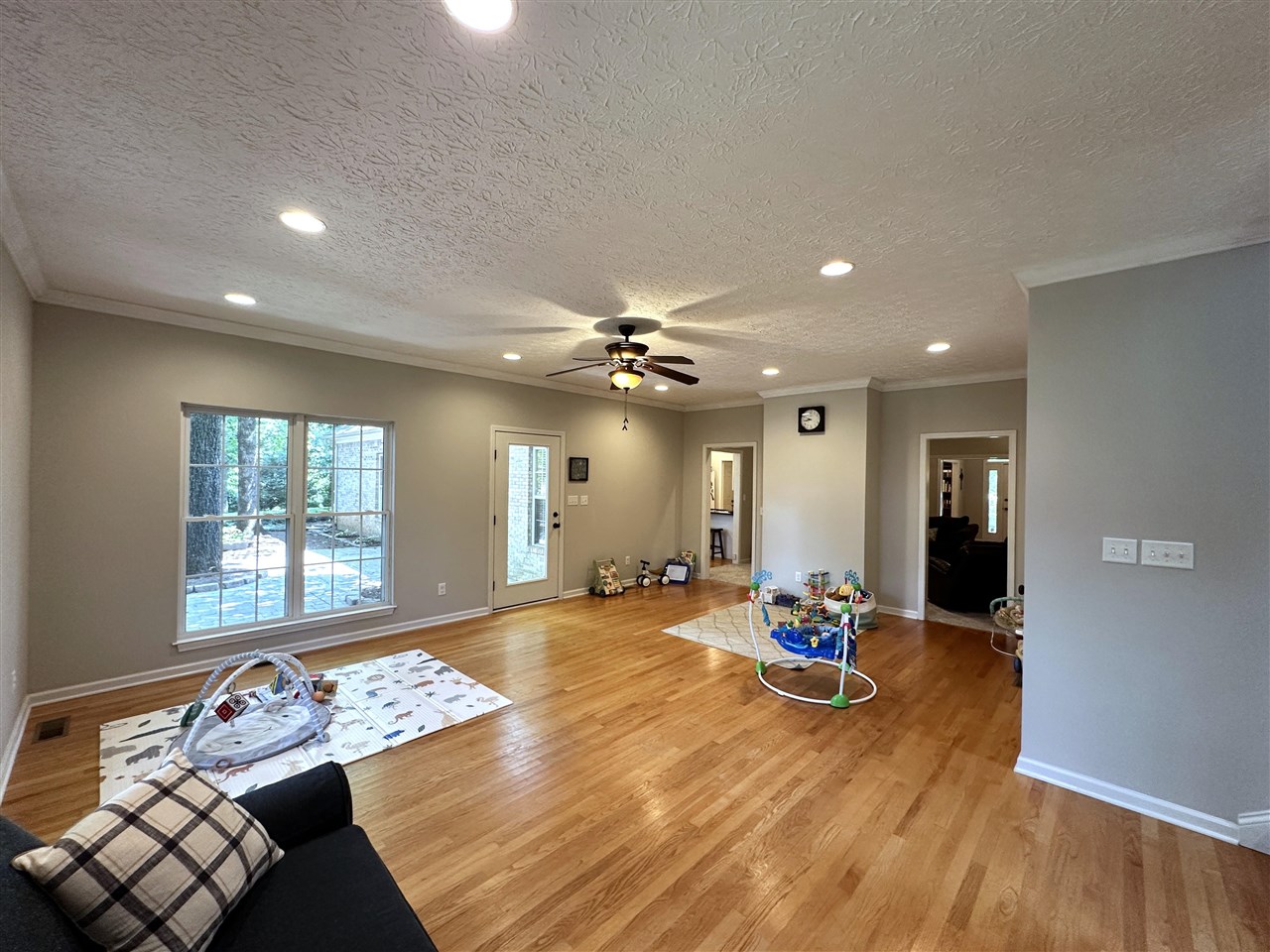 Bowling Green, Kentucky, 42104, United States, 5 Bedrooms Bedrooms, ,3 BathroomsBathrooms,Residential,For Sale,1907465