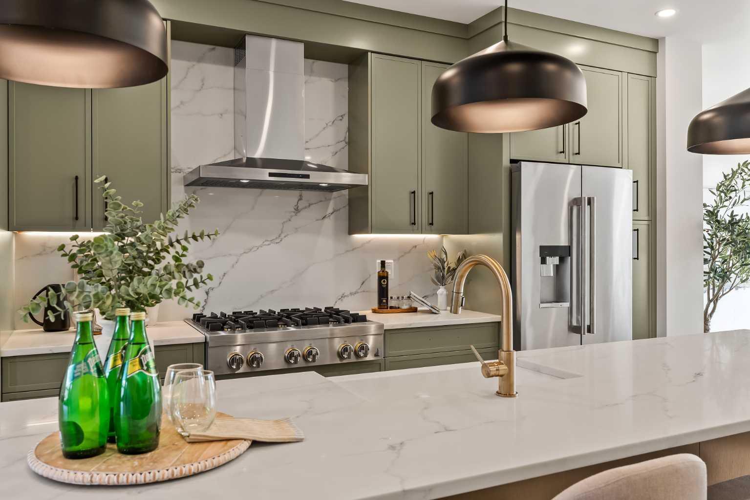 CALGARY, Alberta, T3E 2V9, CA, 4 Bedrooms Bedrooms, ,5 BathroomsBathrooms,Residential,For Sale,1987514