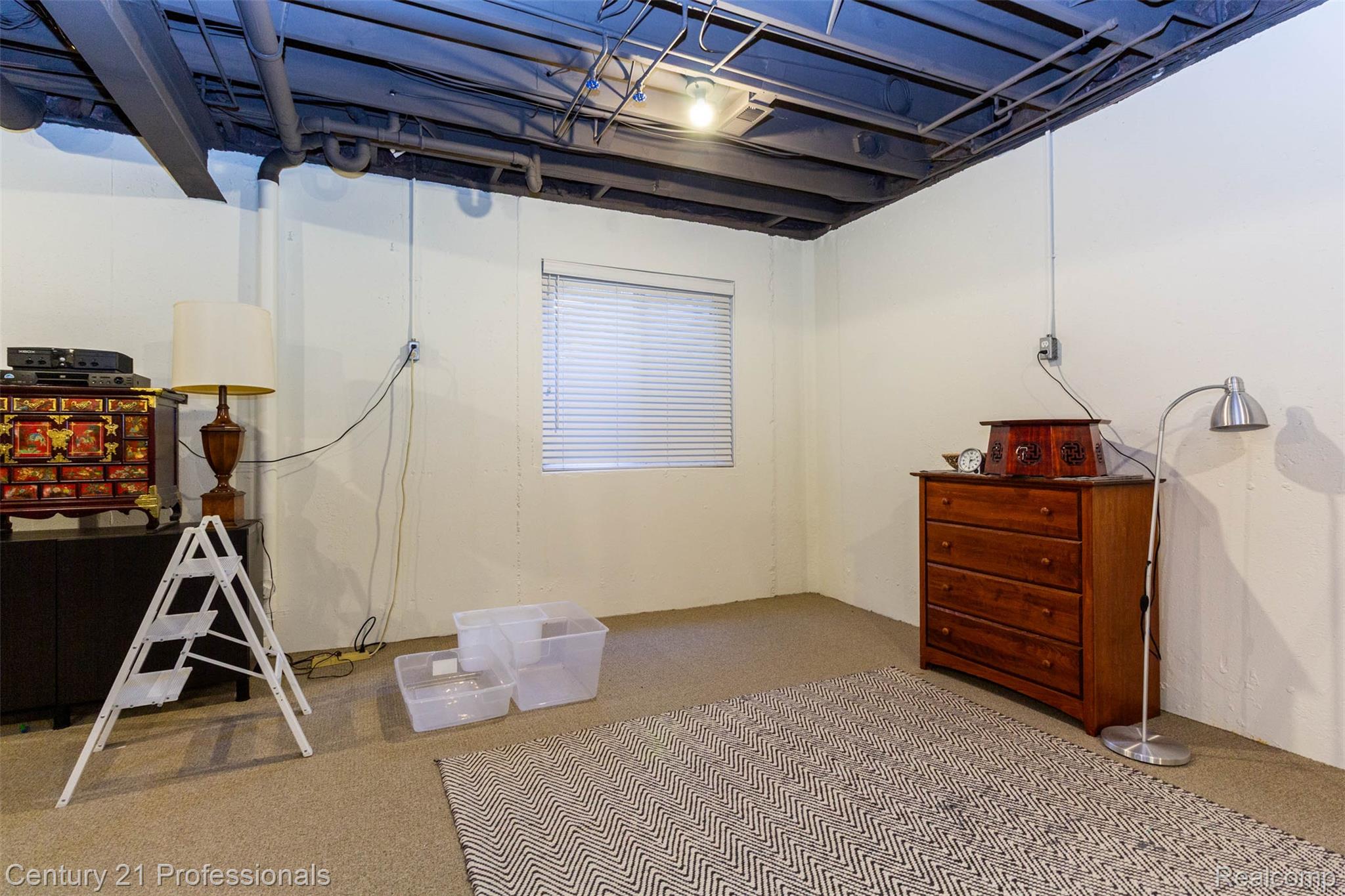 Troy, Michigan, 48098, United States, 2 Bedrooms Bedrooms, ,3 BathroomsBathrooms,Residential,For Sale,1979422