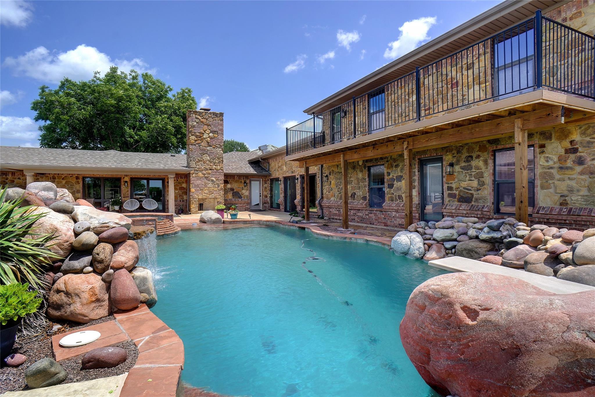 Decatur, Texas, 76234, United States, 7 Bedrooms Bedrooms, ,6 BathroomsBathrooms,Residential,For Sale,1976001