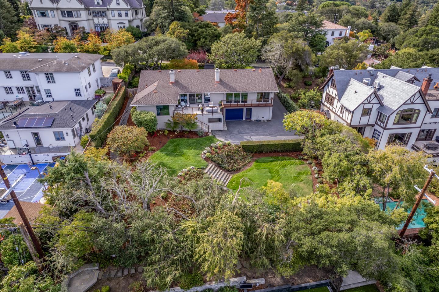 Hillsborough, California, 94010, United States, 3 Bedrooms Bedrooms, ,4 BathroomsBathrooms,Residential,For Sale,1989109