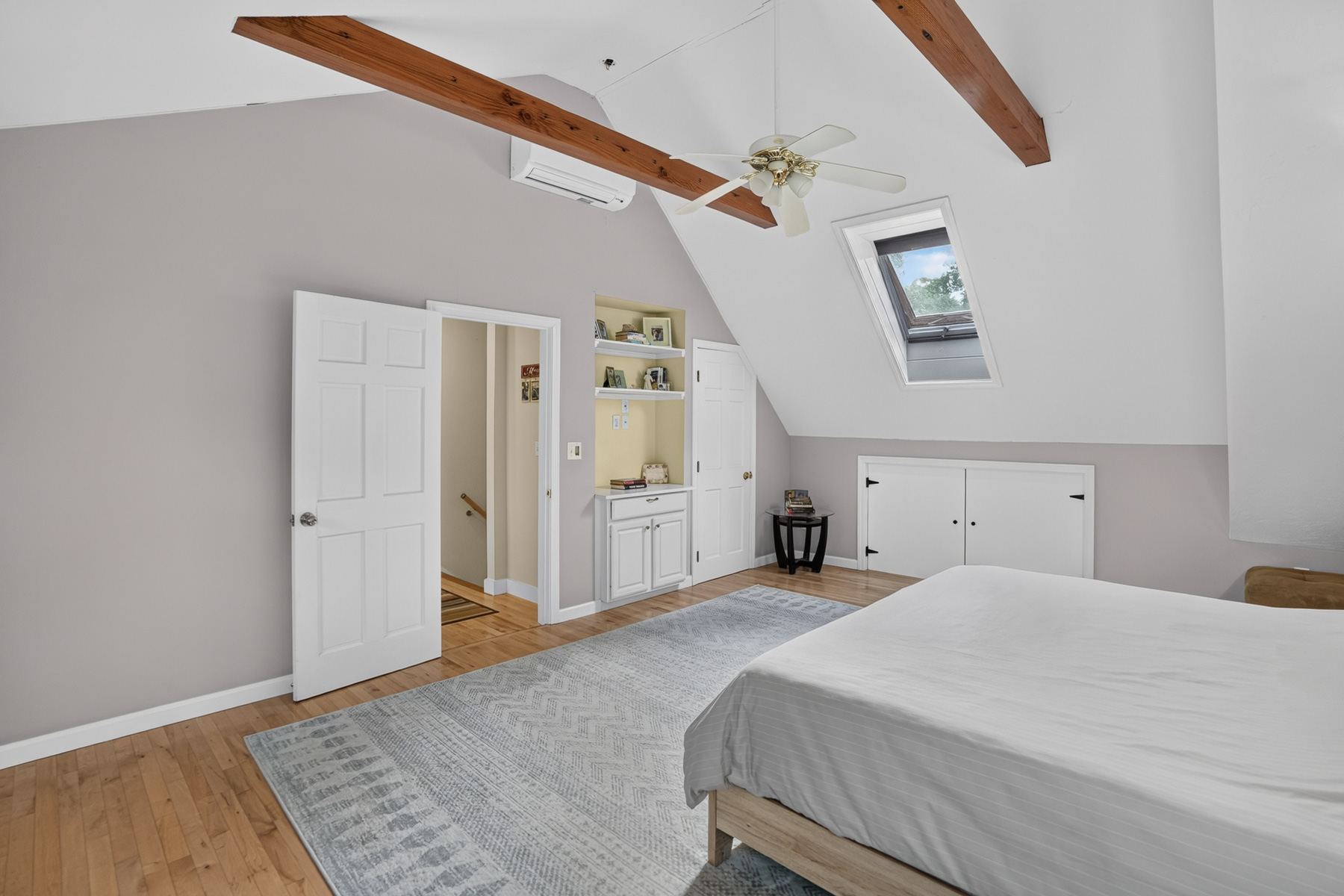  Expanded Cape-Style Home in Oak Bluffs - 物件實景