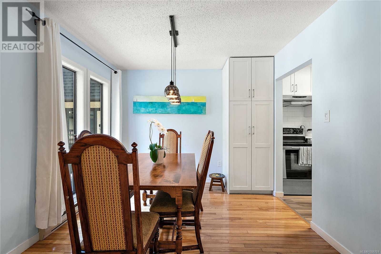VICTORIA, British Columbia, V8S 1Z5, CA, 3 Bedrooms Bedrooms, ,2 BathroomsBathrooms,Residential,For Sale,1885281