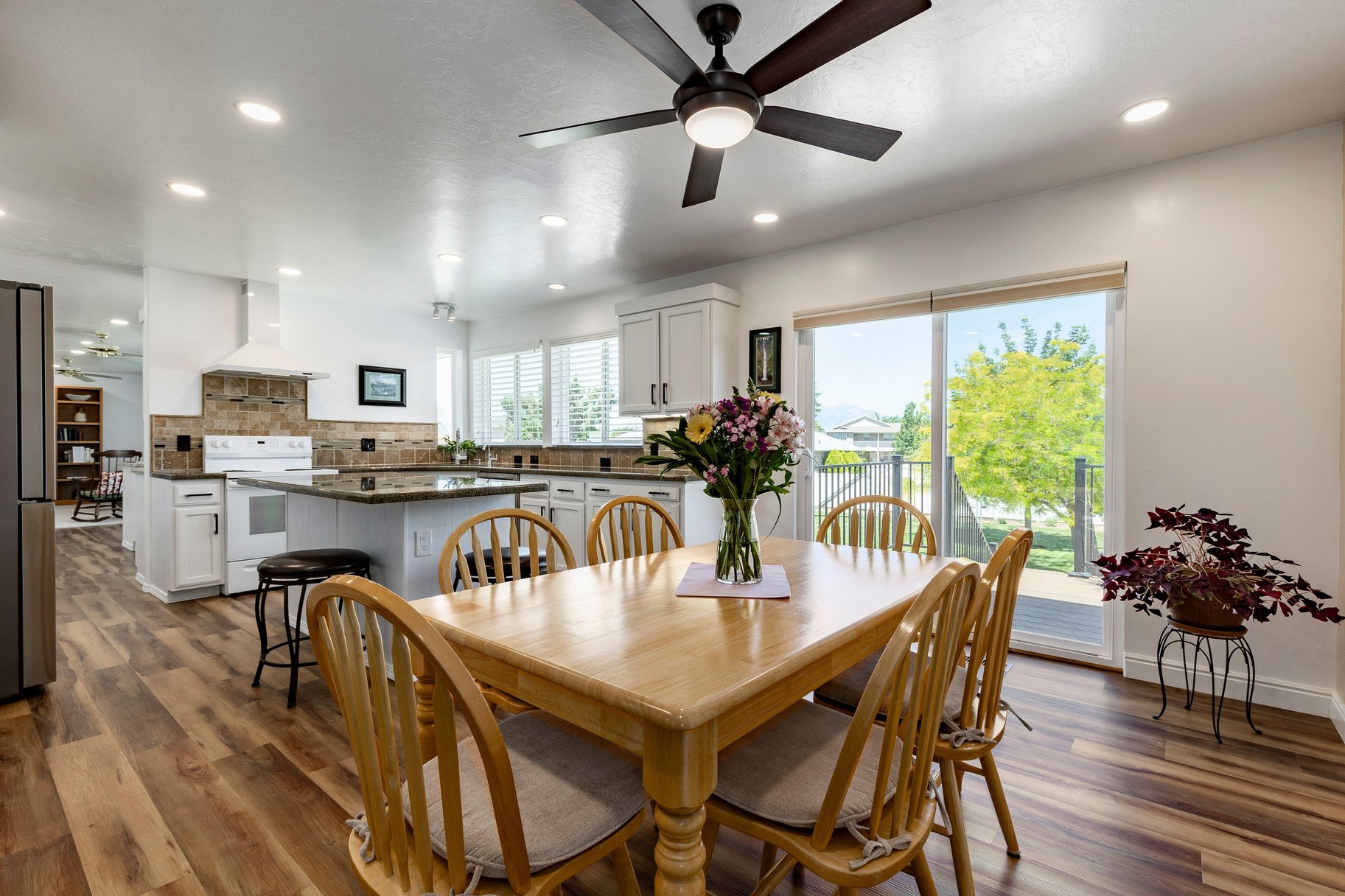  Lovingly Maintained Exceptional Home - 物件實景