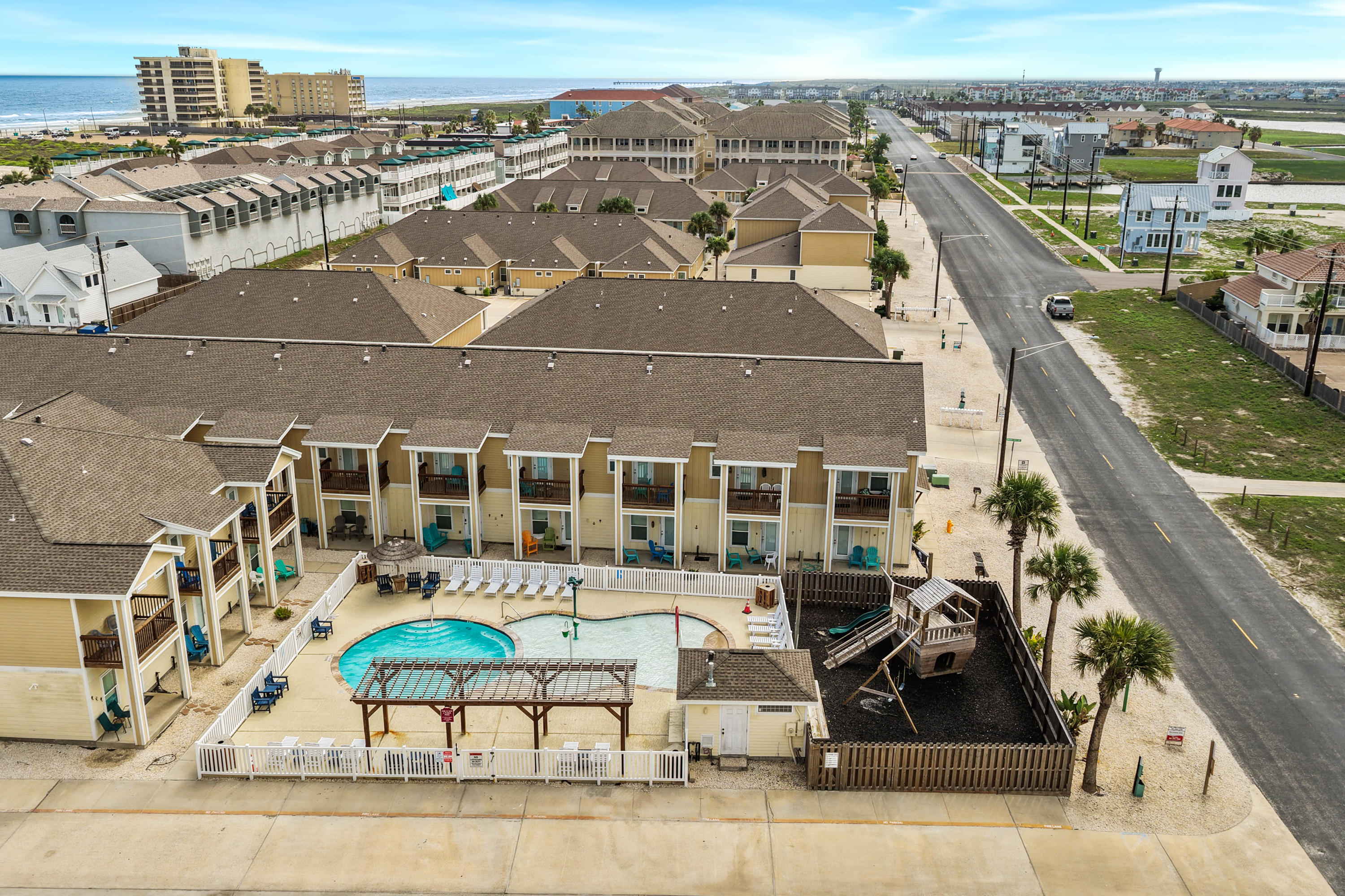  Coastal Townhome Retreat - 物件實景