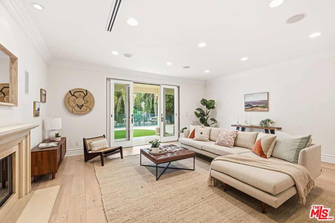 Encino, California, 91436, United States, 4 Bedrooms Bedrooms, ,3 BathroomsBathrooms,Residential,For Sale,1988091