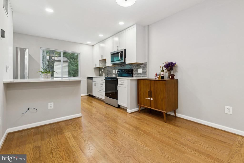 Reston, Virginia, 20191, United States, 3 Bedrooms Bedrooms, ,3 BathroomsBathrooms,Residential,For Sale,1978465