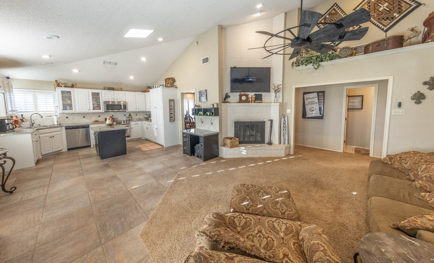 Levelland, Texas, 79336, United States, 4 Bedrooms Bedrooms, ,3 BathroomsBathrooms,Residential,For Sale,1901837