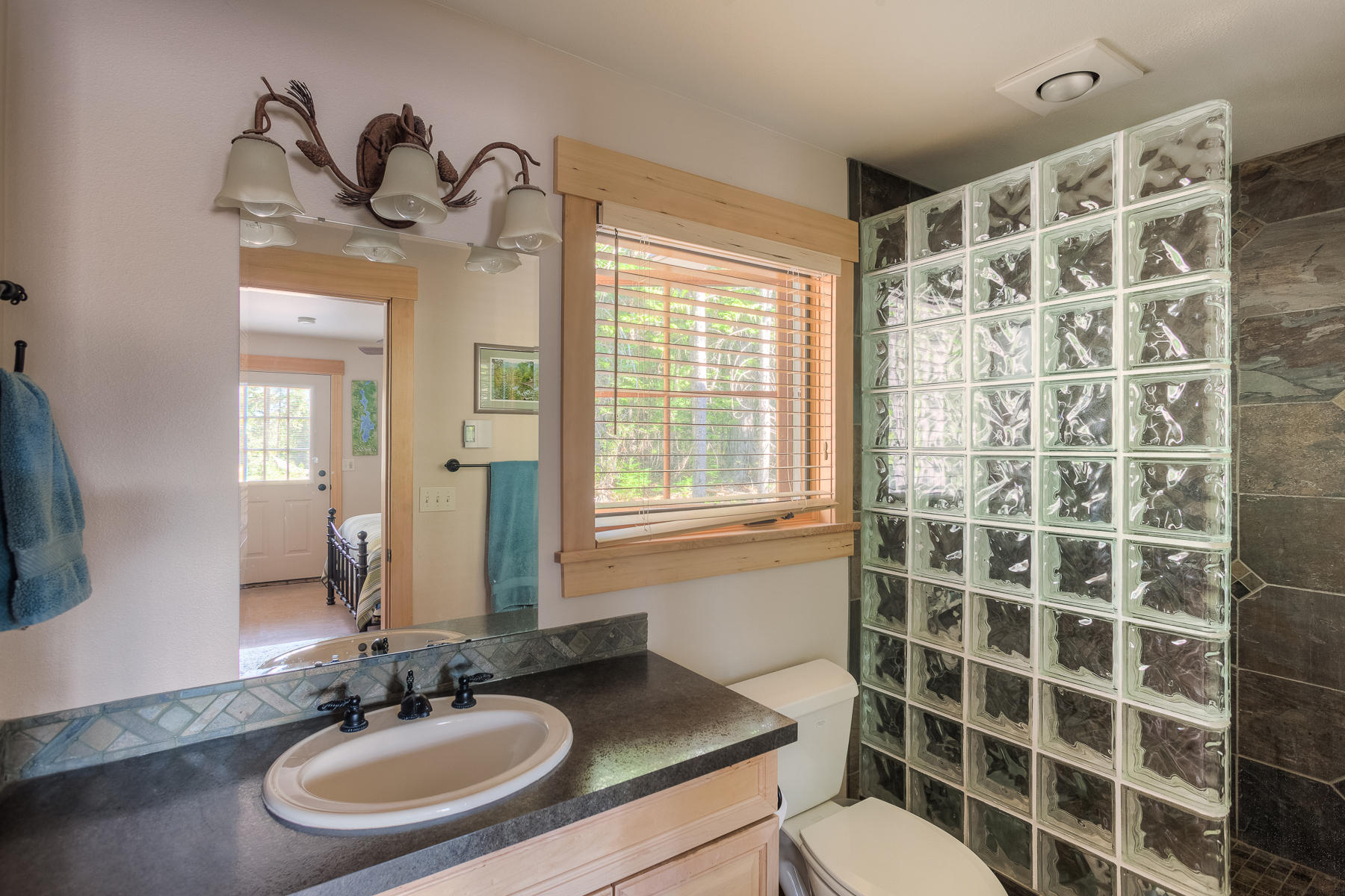 Coolin, Idaho, 83821, United States, 2 Bedrooms Bedrooms, ,1 BathroomBathrooms,Residential,For Sale,1921684