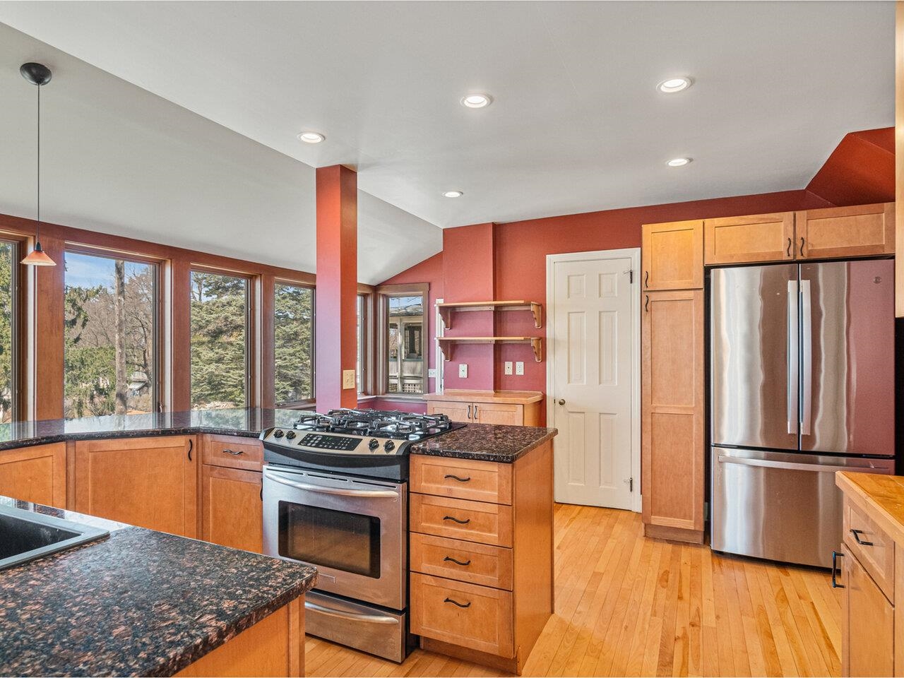 Burlington, Vermont, 05401, United States, 3 Bedrooms Bedrooms, ,2 BathroomsBathrooms,Residential,For Sale,1777019