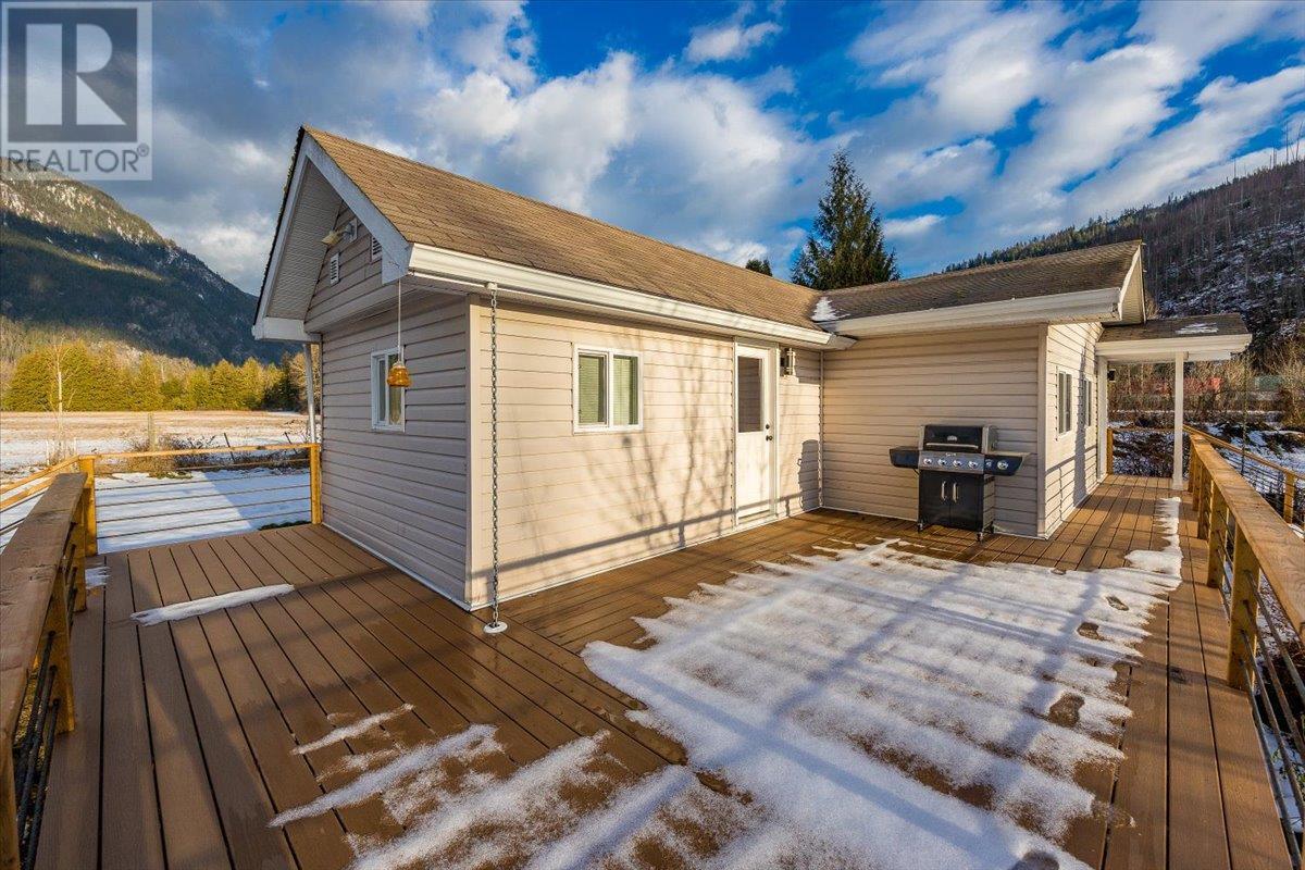 SICAMOUS, British Columbia, V0E 2V4, CA, 2 Bedrooms Bedrooms, ,2 BathroomsBathrooms,Residential,For Sale,1949682