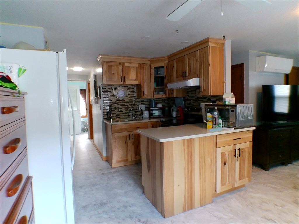 East Bridgewater, Massachusetts, 02333, United States, 4 Bedrooms Bedrooms, ,2 BathroomsBathrooms,Residential,For Sale,1922908