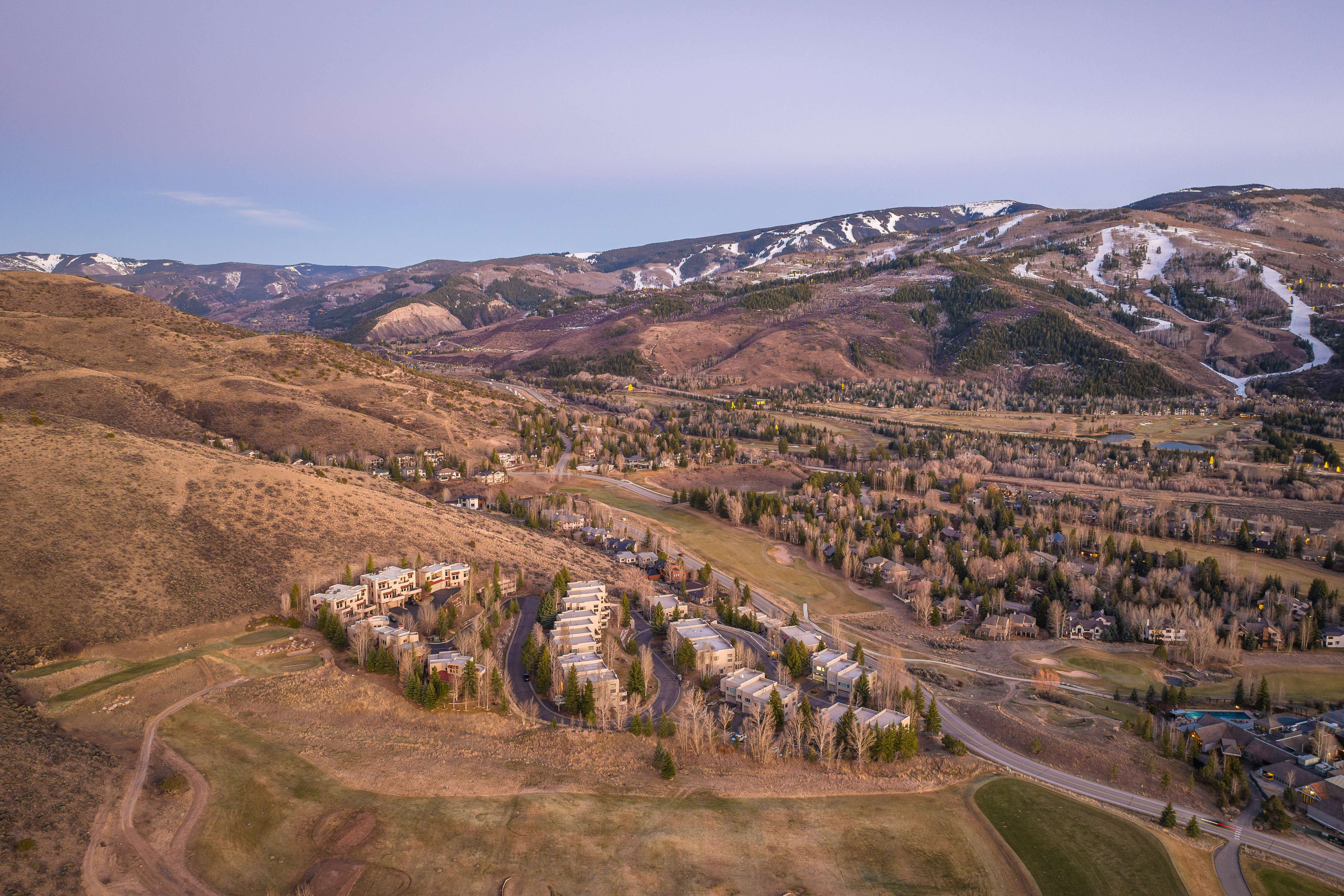  Captures sweeping views of Arrowhead and the surrounding mountain landscape. - 物件實景