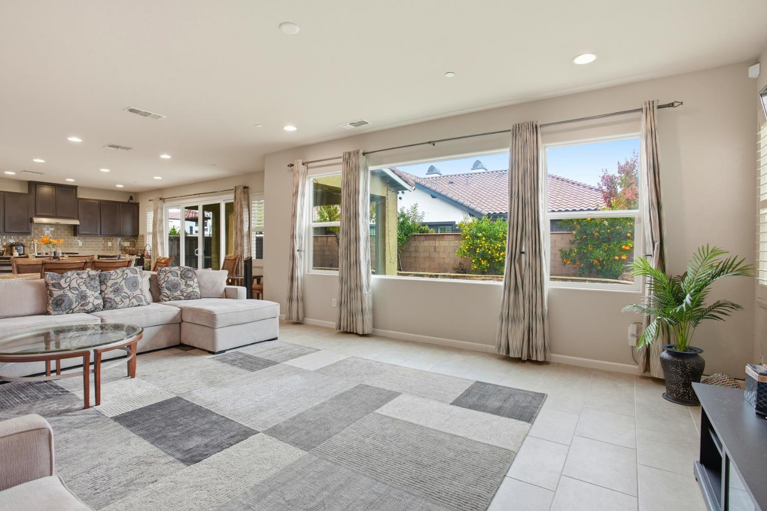 Elk Grove, California, 95757, United States, 4 Bedrooms Bedrooms, ,4 BathroomsBathrooms,Residential,For Sale,1999754