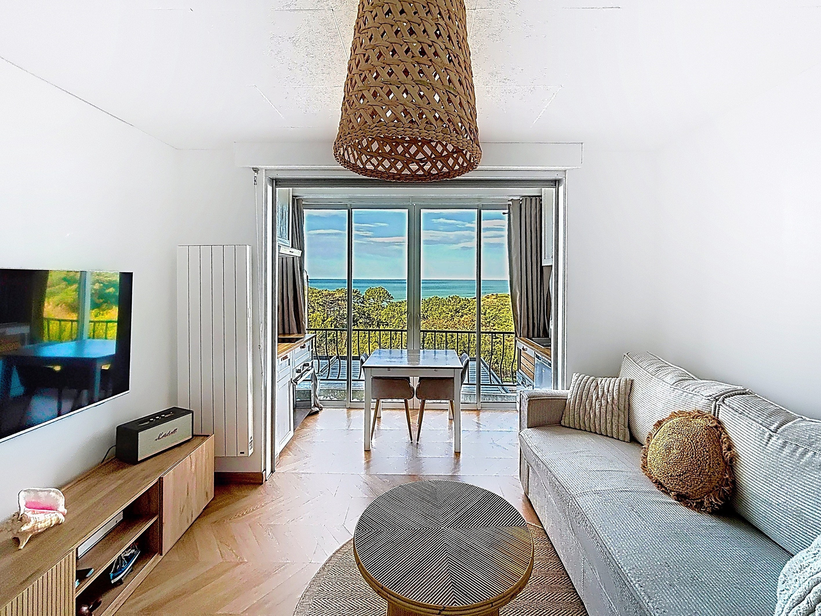  Charming Renovated Studio – Sea View & Prime Location - 物件實景