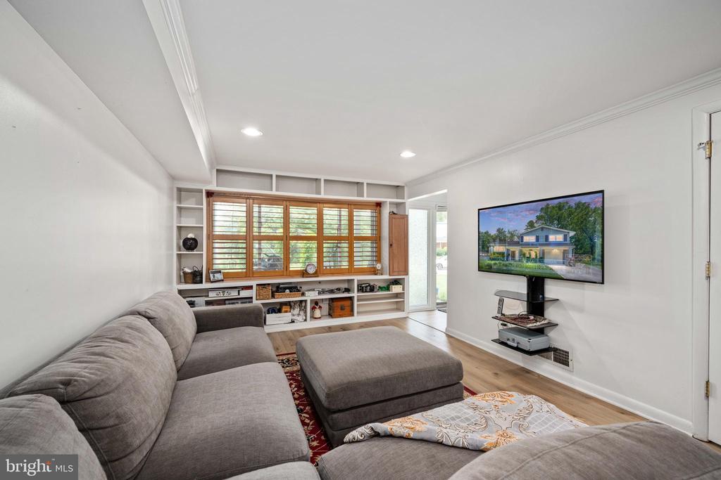 Alexandria, Virginia, 22308, United States, 4 Bedrooms Bedrooms, ,3 BathroomsBathrooms,Residential,For Sale,1921222