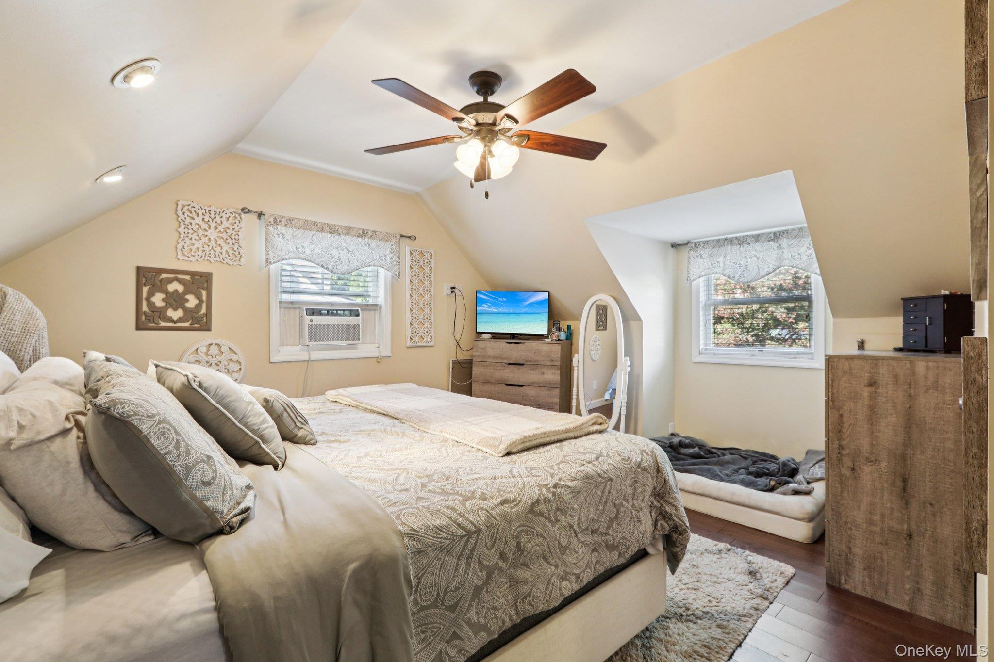 Garnerville, New York, 10923, United States, 4 Bedrooms Bedrooms, ,2 BathroomsBathrooms,Residential,For Sale,1974651