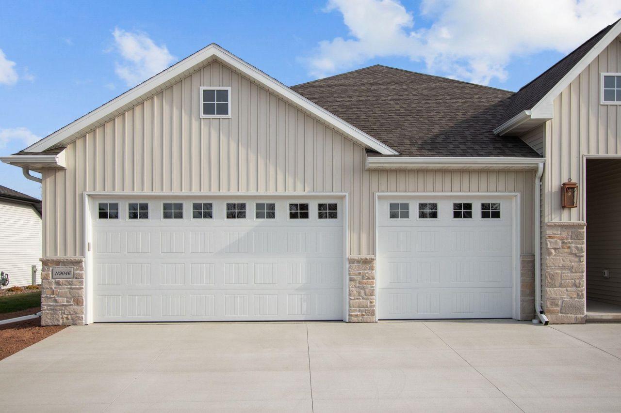 MENASHA, Wisconsin, 54952, United States, 5 Bedrooms Bedrooms, ,3 BathroomsBathrooms,Residential,For Sale,1793690