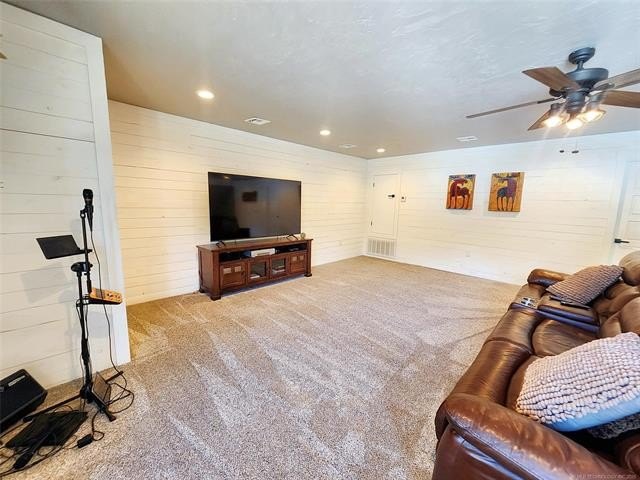 Tahlequah, Oklahoma, 74464, United States, 4 Bedrooms Bedrooms, ,4 BathroomsBathrooms,Residential,For Sale,1984008