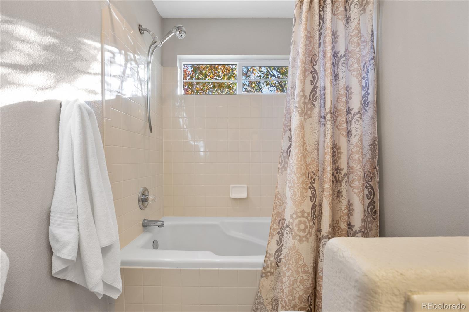 Highlands Ranch, Colorado, 80126, United States, 3 Bedrooms Bedrooms, ,3 BathroomsBathrooms,Residential,For Sale,1991923