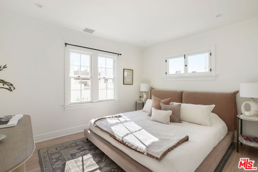 Los Angeles, California, 90036, United States, 2 Bedrooms Bedrooms, ,2 BathroomsBathrooms,Residential,For Sale,2003029