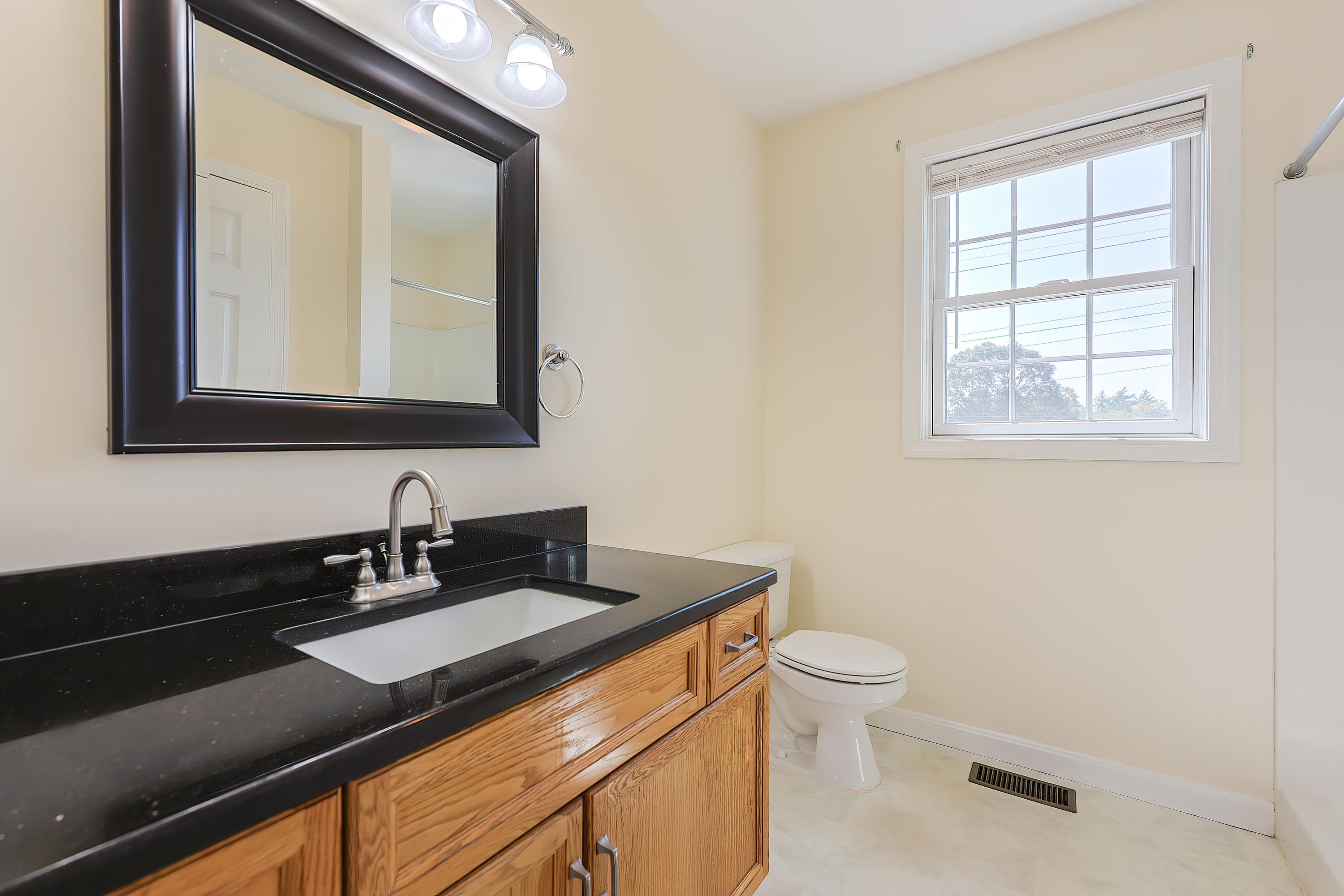 Derry, New Hampshire, 03038, United States, 3 Bedrooms Bedrooms, ,2 BathroomsBathrooms,Residential,For Sale,1926194