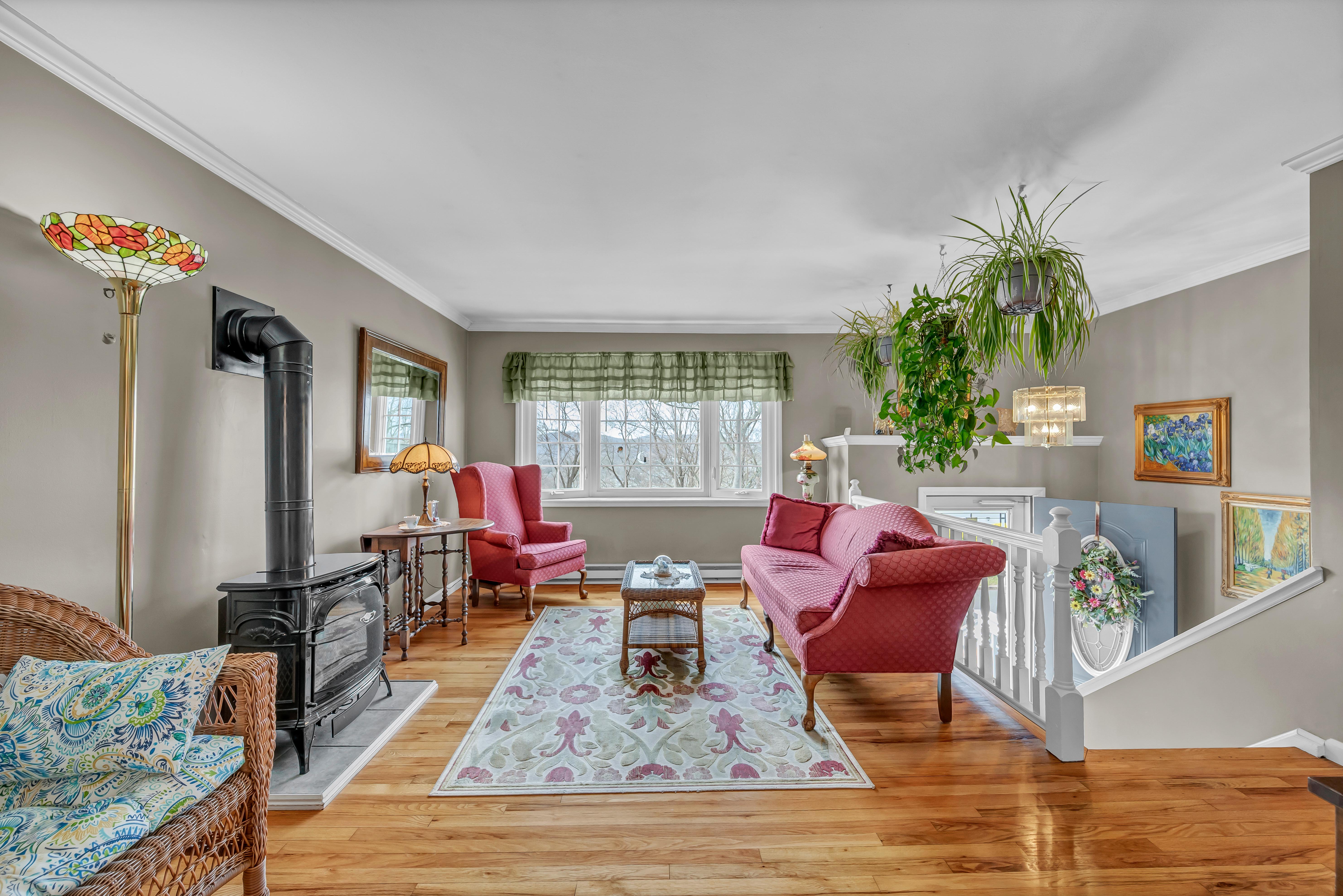  Beautifully Maintained Home - 物件實景