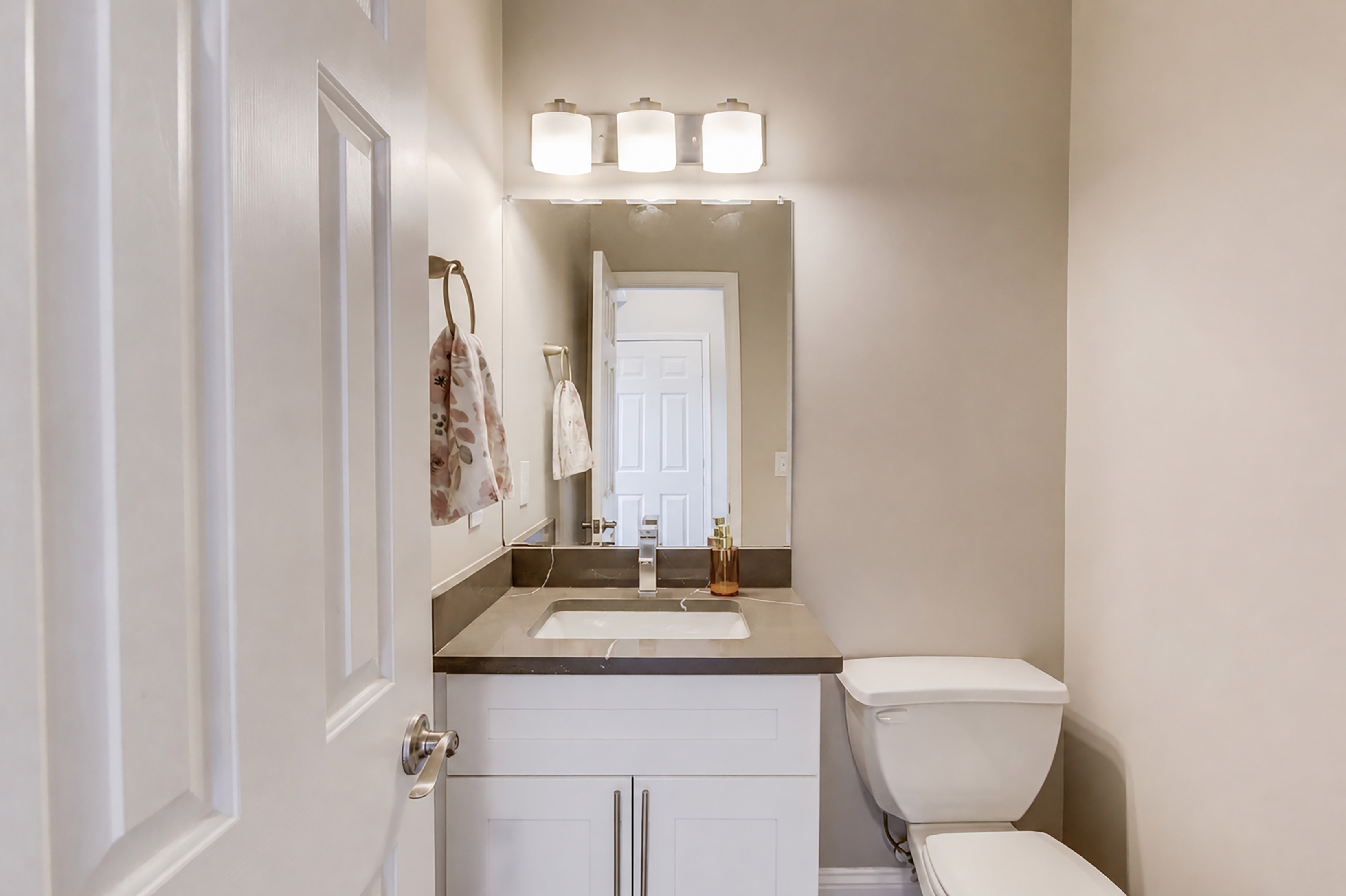  Beautifully Maintained Four Bedroom Home in the Heart of Johns Creek - 物件實景