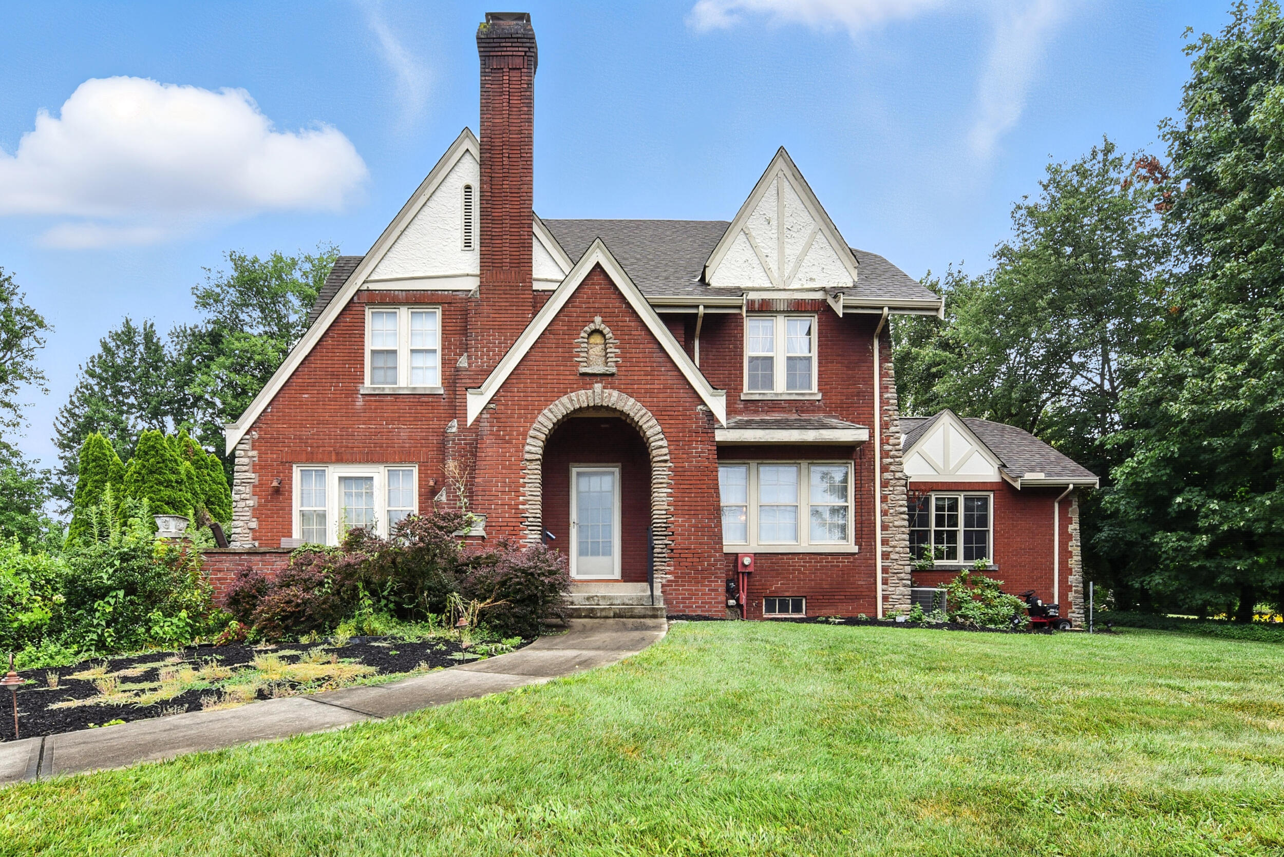Fort Mitchell, Kentucky, 41017, United States, 3 Bedrooms Bedrooms, ,3 BathroomsBathrooms,Residential,For Sale,1901378