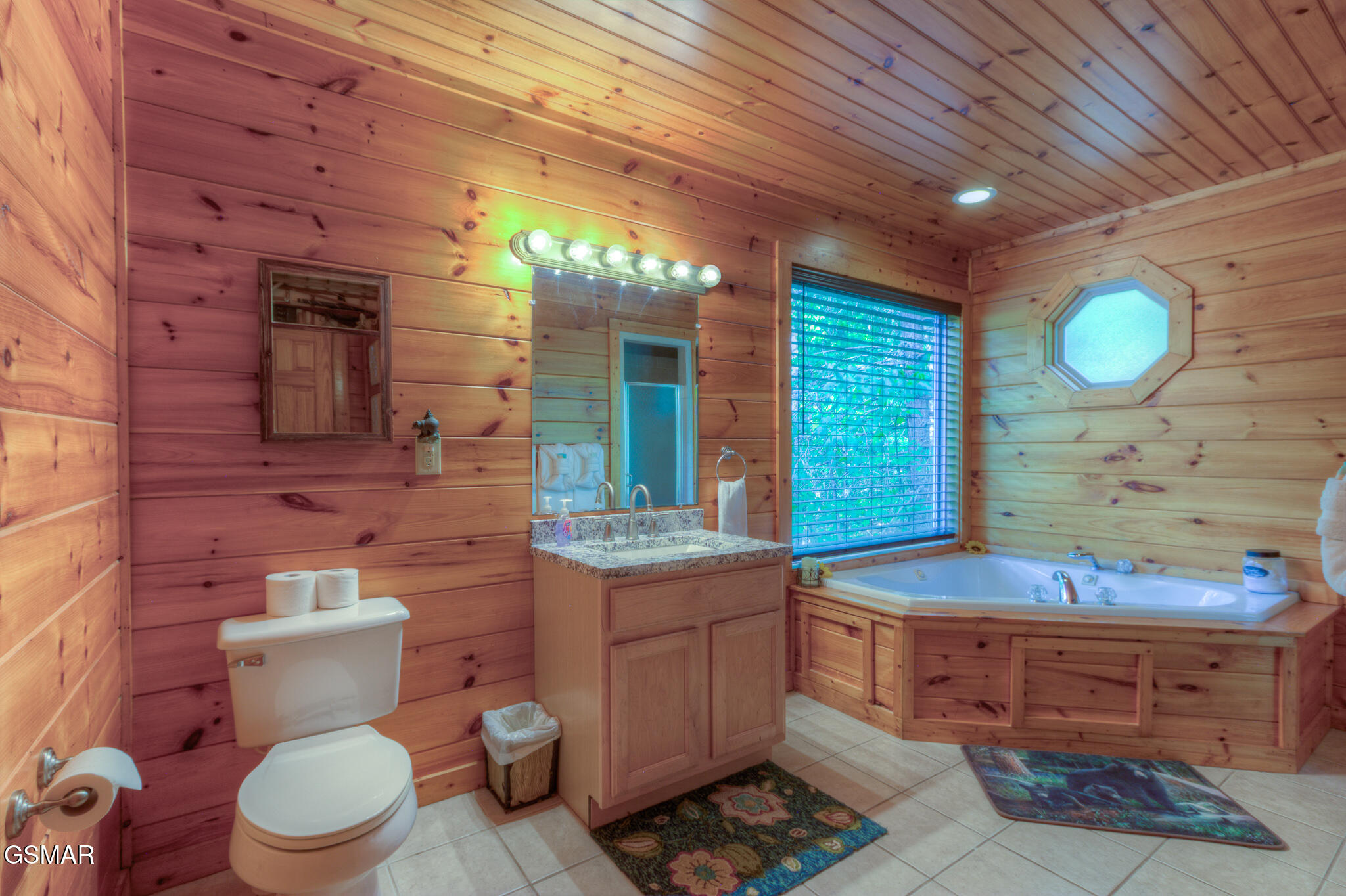 Sevierville, Tennessee, 37876, United States, 2 Bedrooms Bedrooms, ,3 BathroomsBathrooms,Residential,For Sale,1983447